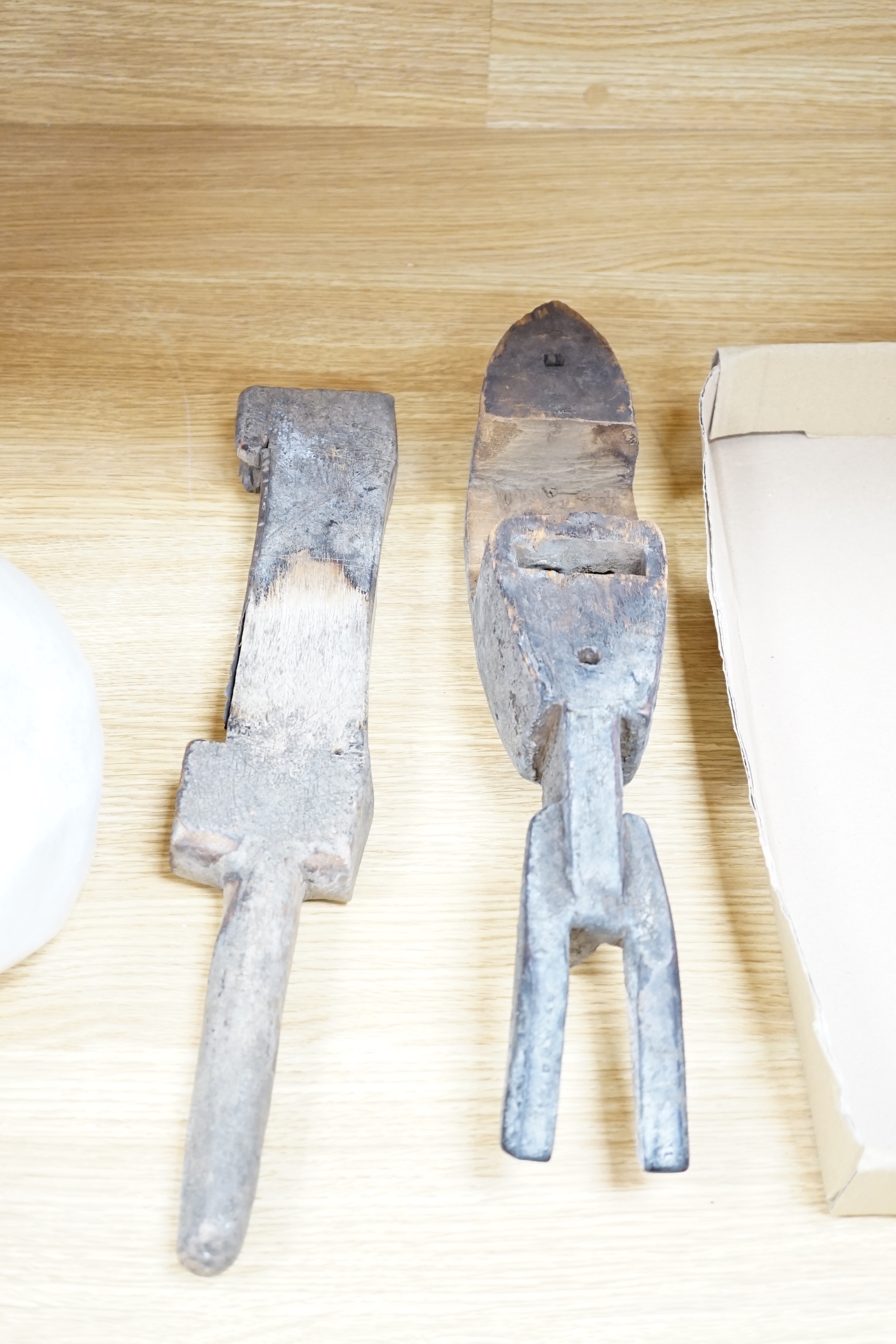 Treen: a ladies stiletto shoe last, a pair of children’s shoe lasts, a novelty foot ashtray, two lacquered napkin rings with painted Russian scenes, a bone handled cork screw etc (14)